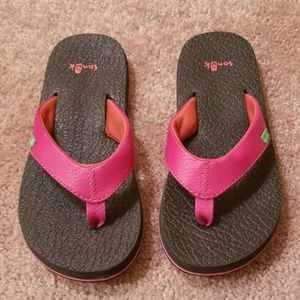 Sanuk Girls Flip Flops size 1